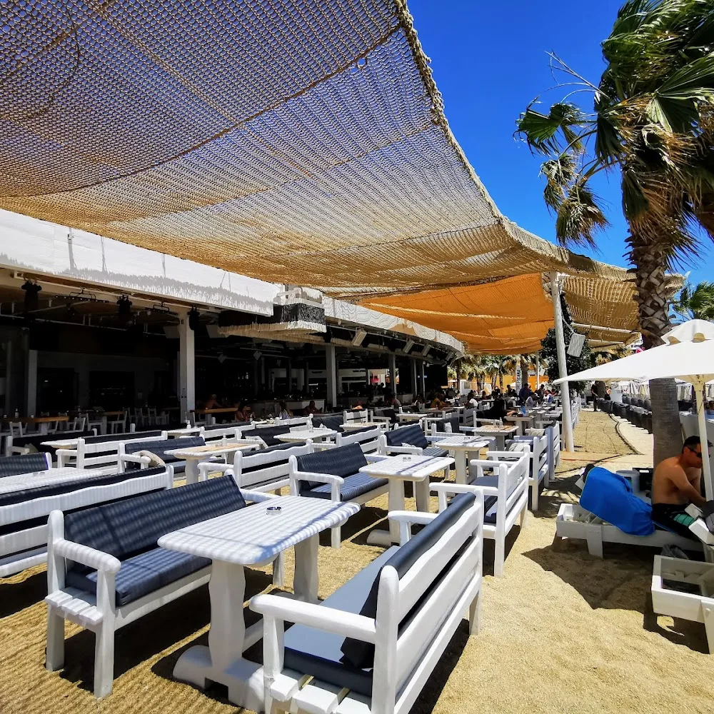 Tropicana Beach Bar - Restaurant