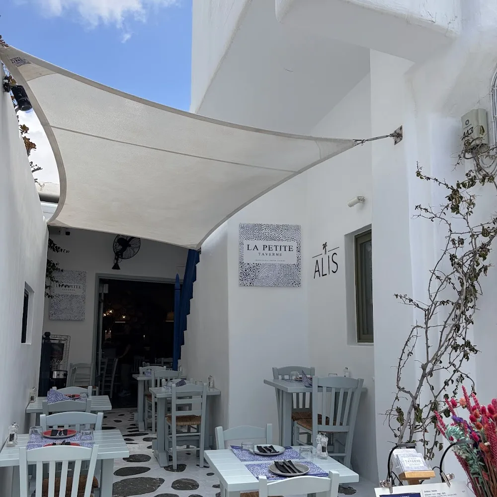 La Petite Taverne Metropole