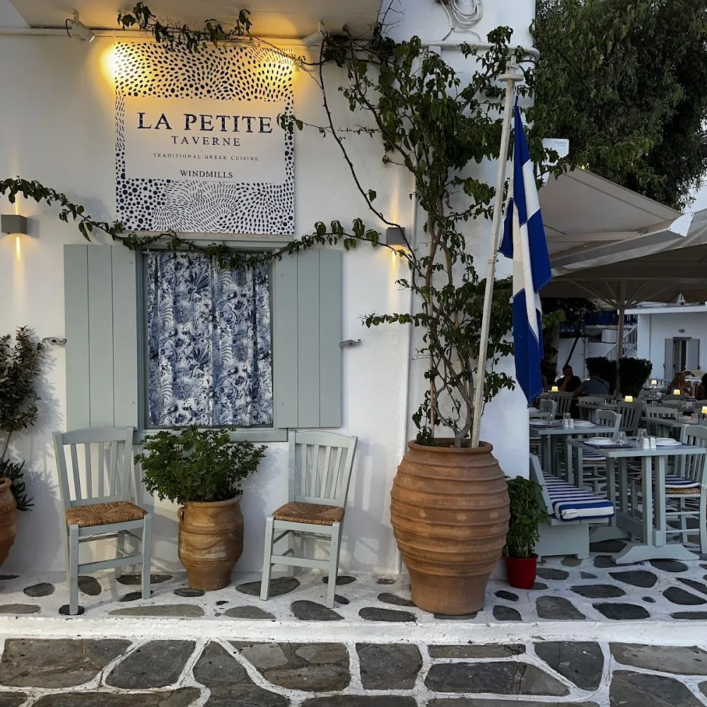 La Petite Taverne Windmills
