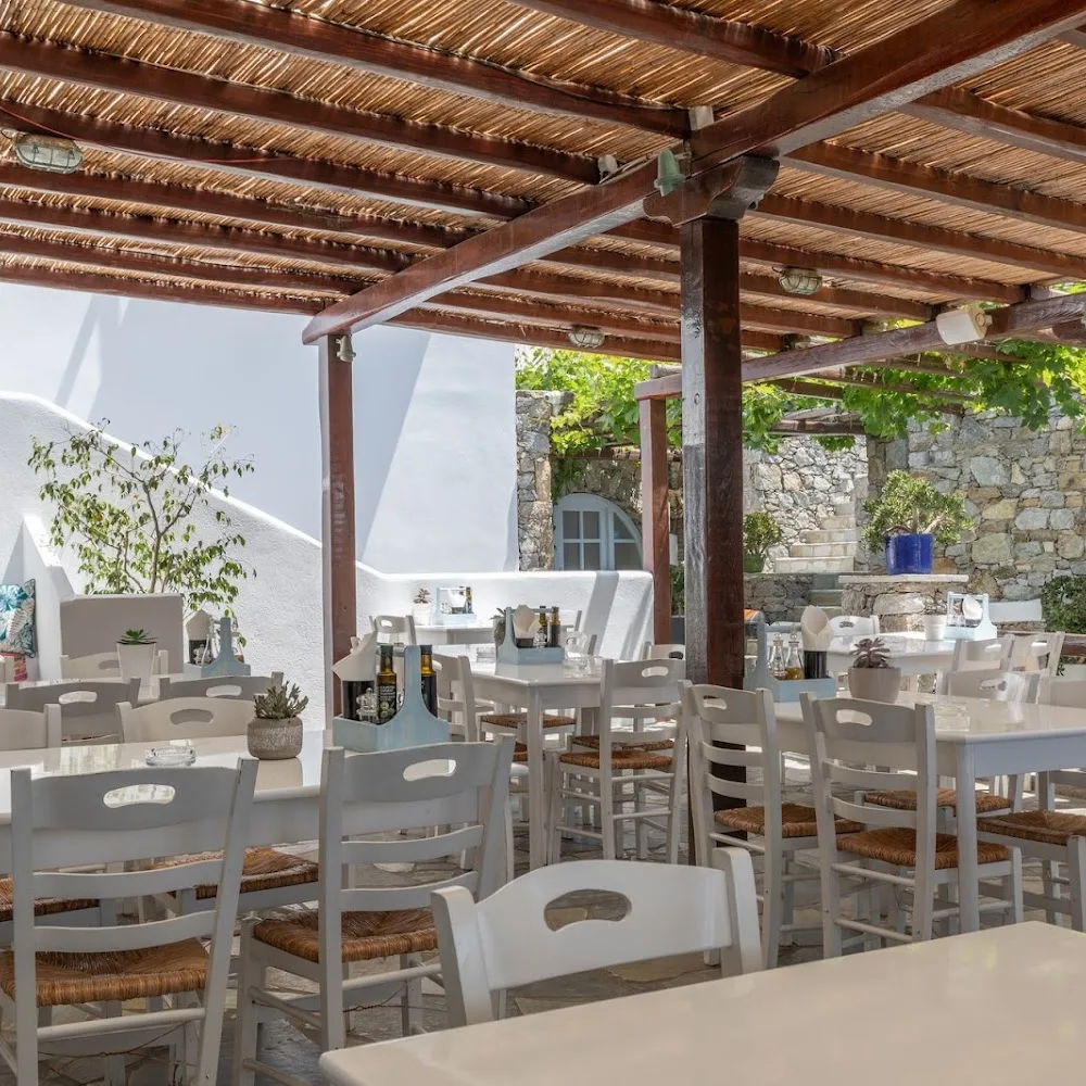 Molaraki Mediterranean & Pizza Restaurant Mykonos | Dine in & Delivery