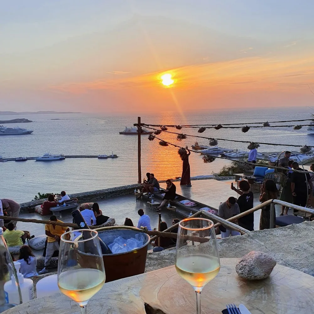 180º Sunset Bar