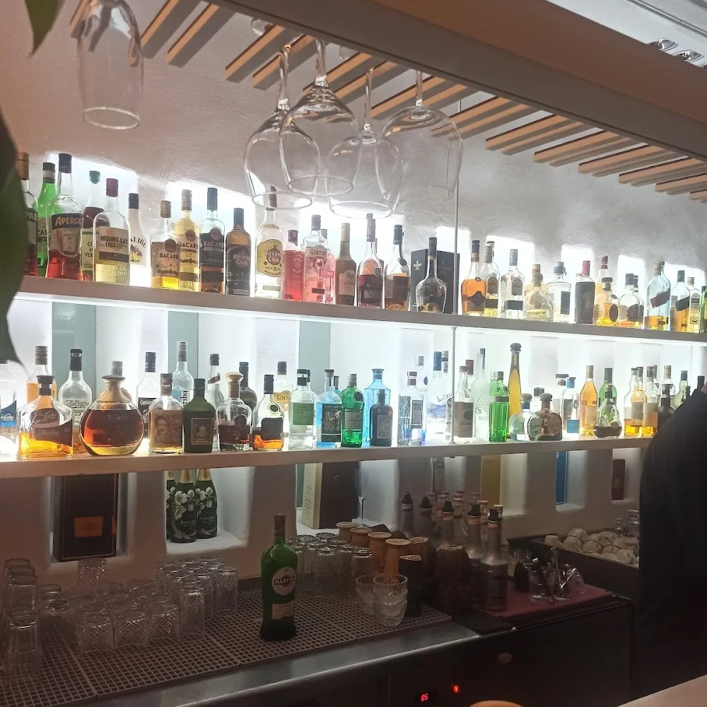 Delos Lounges & Bar