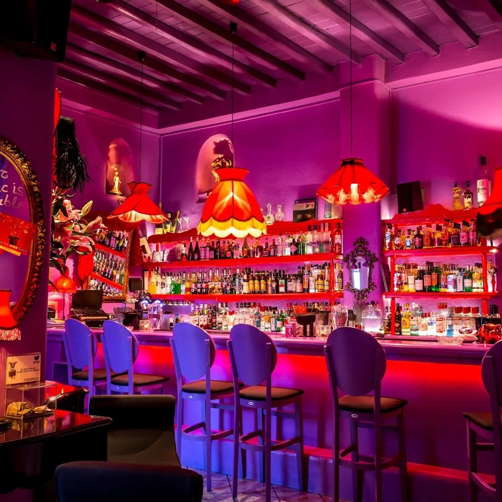 Lola Bar