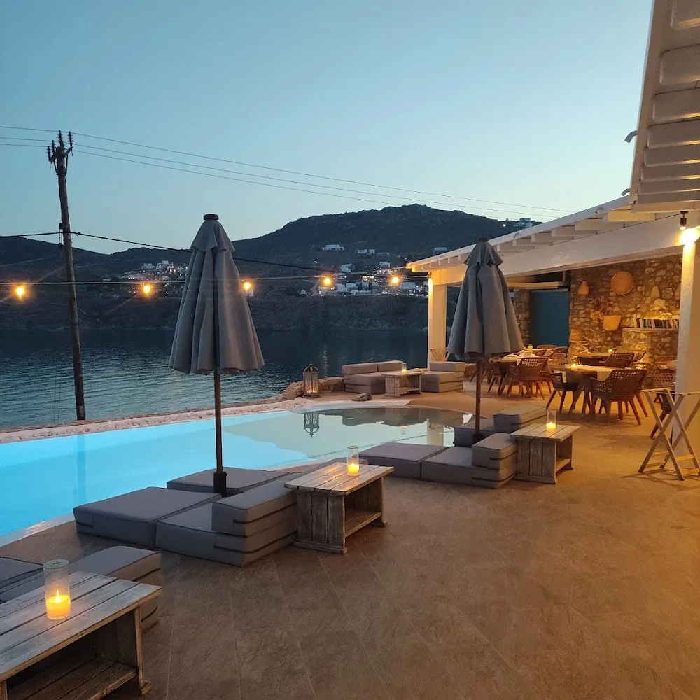 Salty Houses Pool Bar & Restaurant