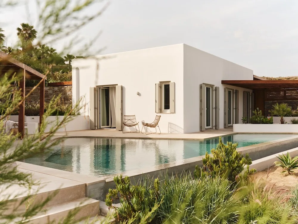 Coco Caye Villa, Private 2 bedroom Beachfront Villa, Balcony,Pool- Gold Standard