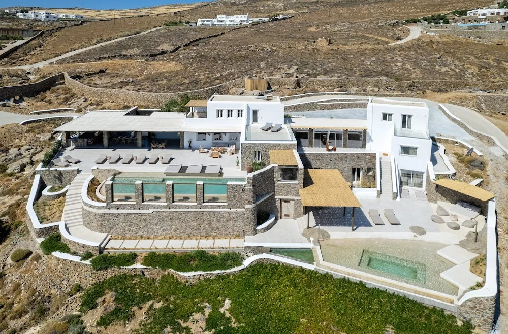 Mykonos Panormos Villas Suites - Suite with private pool and beach view