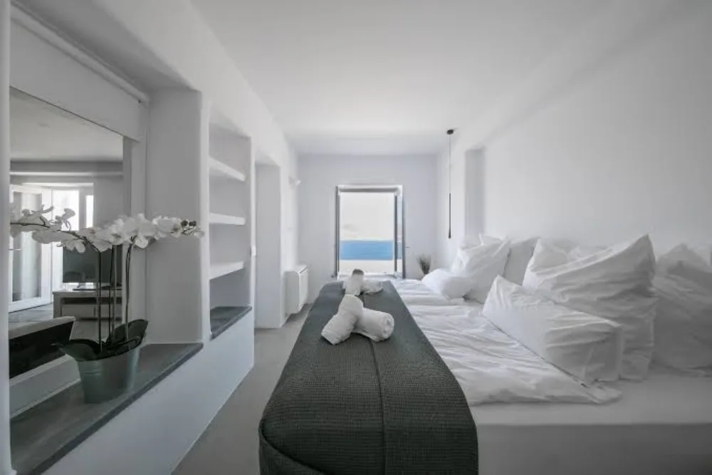 Stunning newly renovated Five Family Villa with ultimate view and privacy